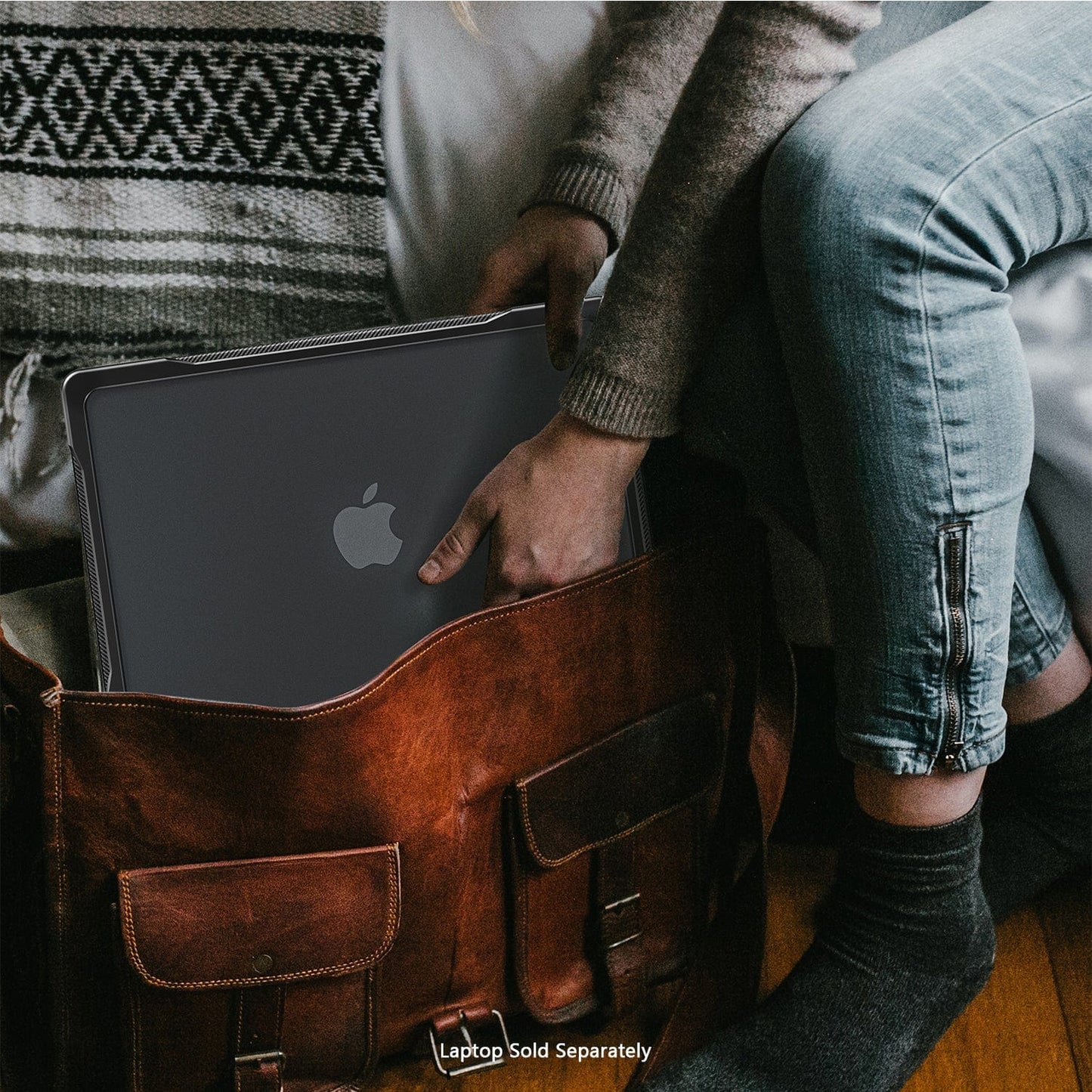 MacBook Air 13.6-inch (M3-M5) Clear/Black Case – Shock-Absorbing Corners | Raider Series